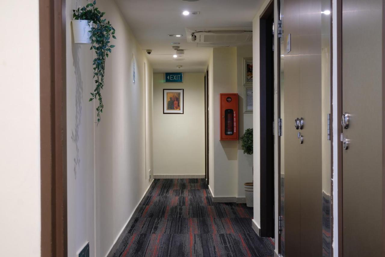 Single Sharing Room And Short Hours Stay At Sandpiper Hotel Singapur Exteriér fotografie