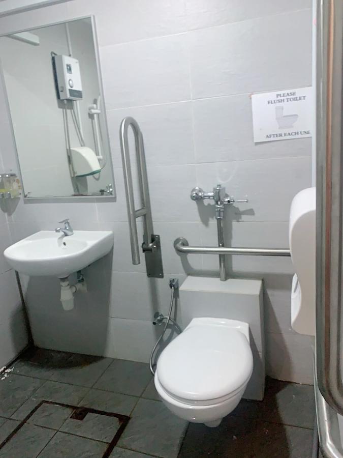 Single Sharing Room And Short Hours Stay At Sandpiper Hotel Singapur Exteriér fotografie