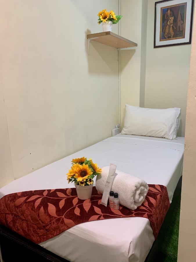 Single Sharing Room And Short Hours Stay At Sandpiper Hotel Singapur Exteriér fotografie