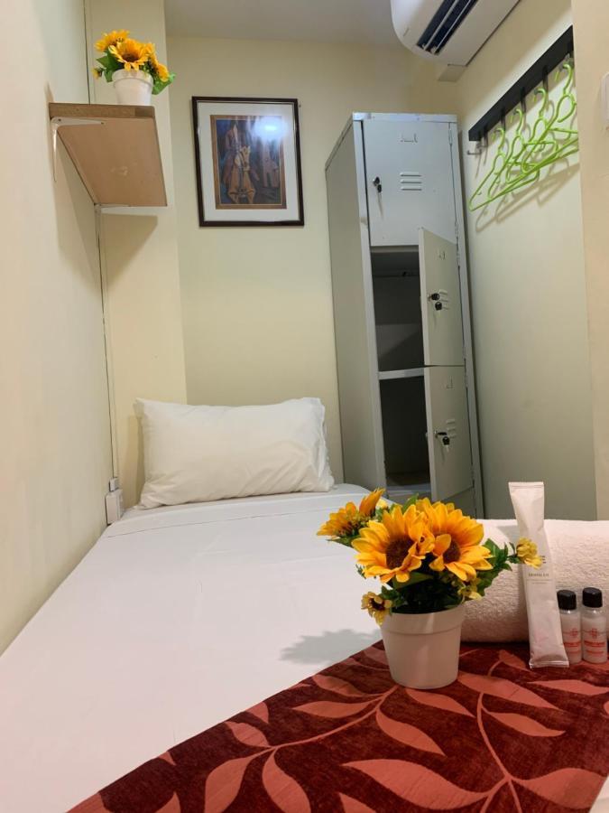 Single Sharing Room And Short Hours Stay At Sandpiper Hotel Singapur Exteriér fotografie