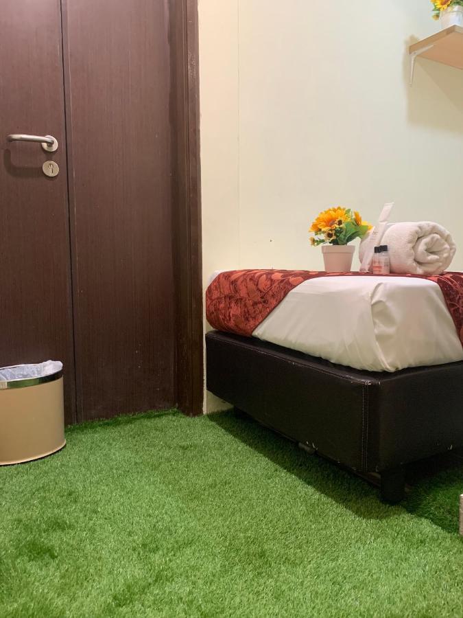 Single Sharing Room And Short Hours Stay At Sandpiper Hotel Singapur Exteriér fotografie